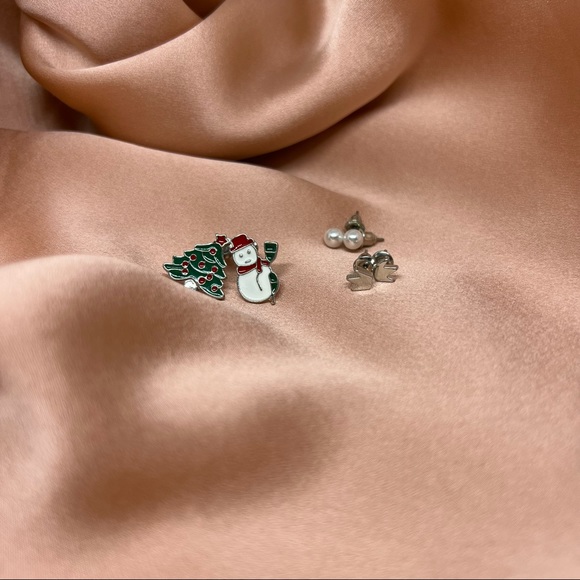 NWT Christmas Holiday Snowman Christmas Tree Silver Crown & Pearl Stud Earrings - Picture 6 of 6